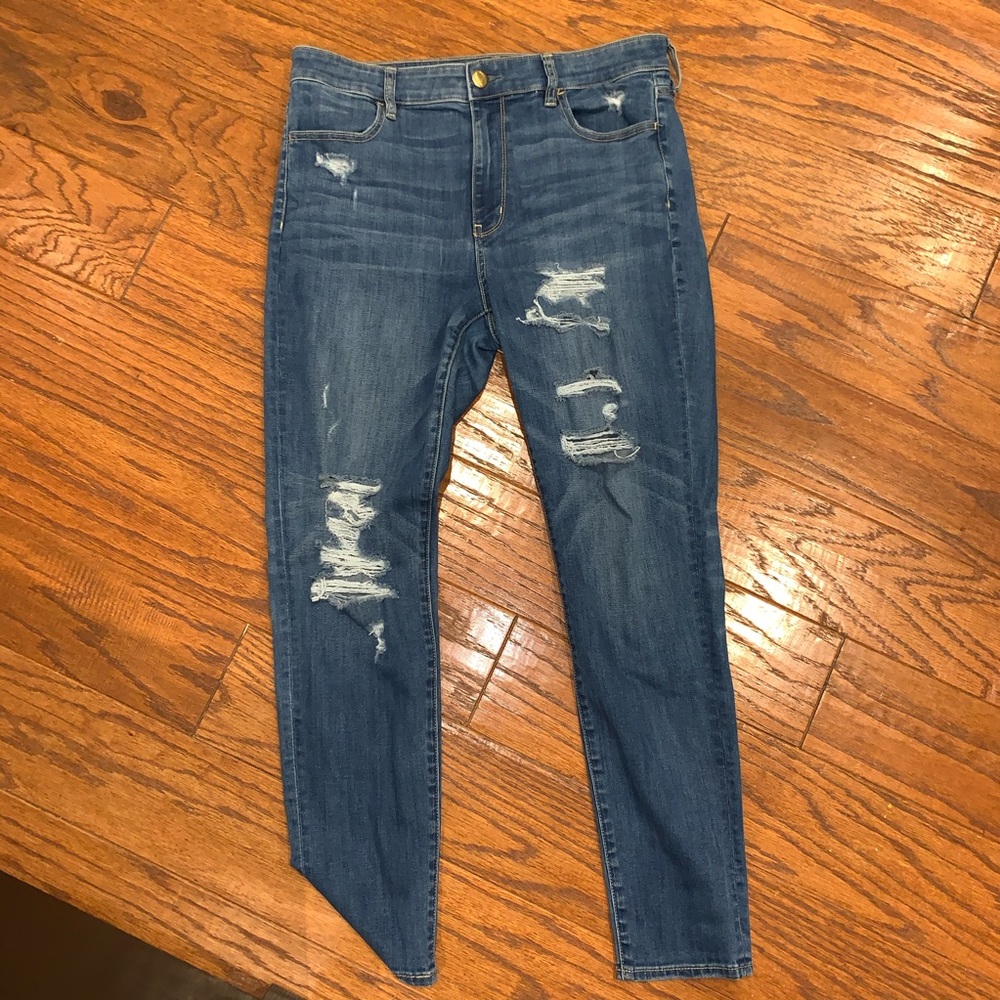 AMERICAN EAGLE DISTRESSED JEGGINGS